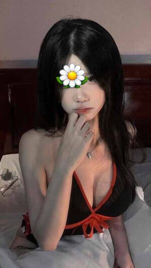 Ngọc Huyền - Gái gọi văn phòng Xuân Trường mặt baby dáng sexy