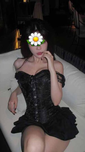 Tuyết Nhung - Gái gọi massage Lang Biang da trắng mịn màng