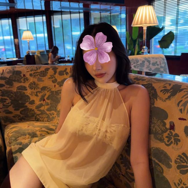 Mỹ nữ Thu Trang – Đùi mềm mông tròn mời anh chìm sâu đến sáng